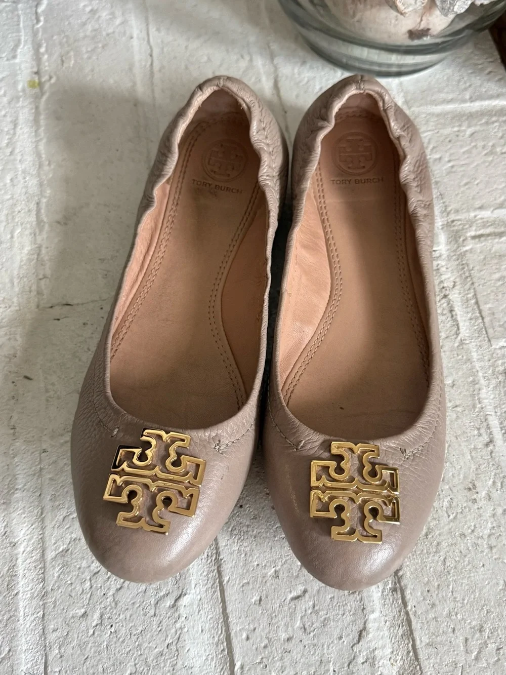 Tory Burch Reva Ballet Flats Women’s Size 7M Taupe Leather Gold Logo